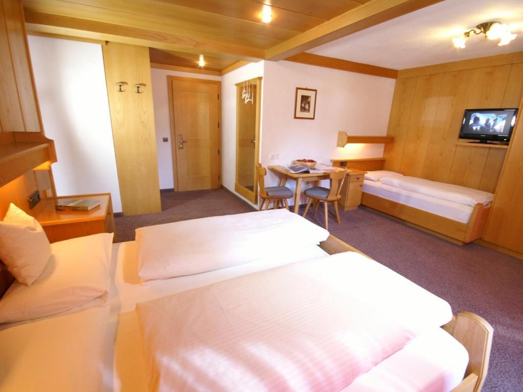 Garni Tofana Hotell Corvara Rum bild