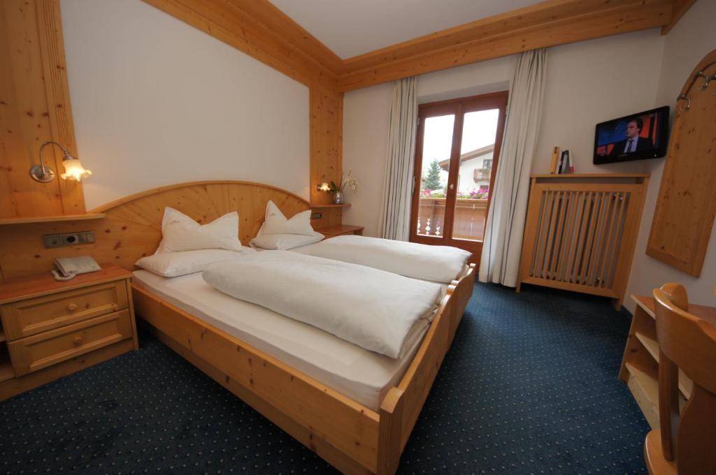 Garni Tofana Hotell Corvara Rum bild
