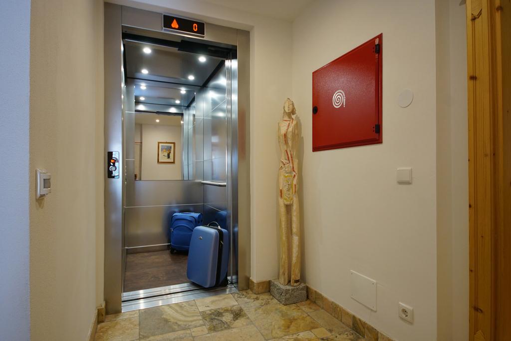 Garni Tofana Hotell Corvara Exteriör bild