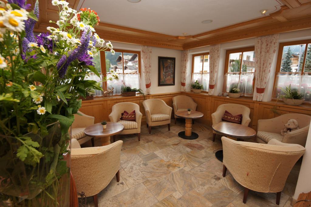 Garni Tofana Hotell Corvara Exteriör bild