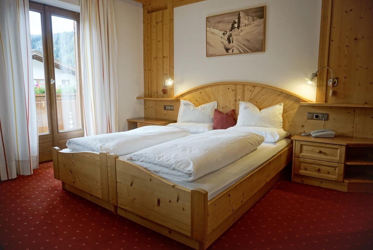 Garni Tofana Hotell Corvara Exteriör bild