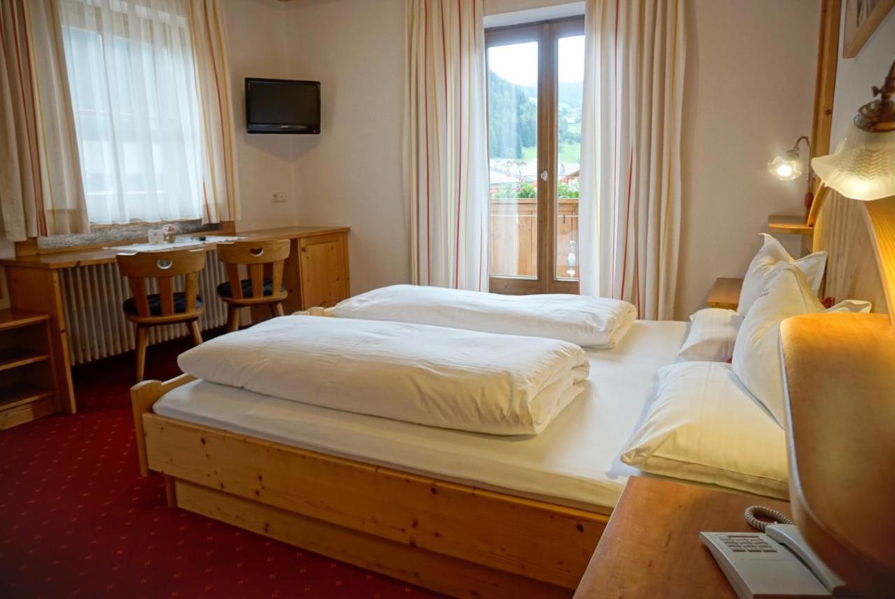 Garni Tofana Hotell Corvara Exteriör bild